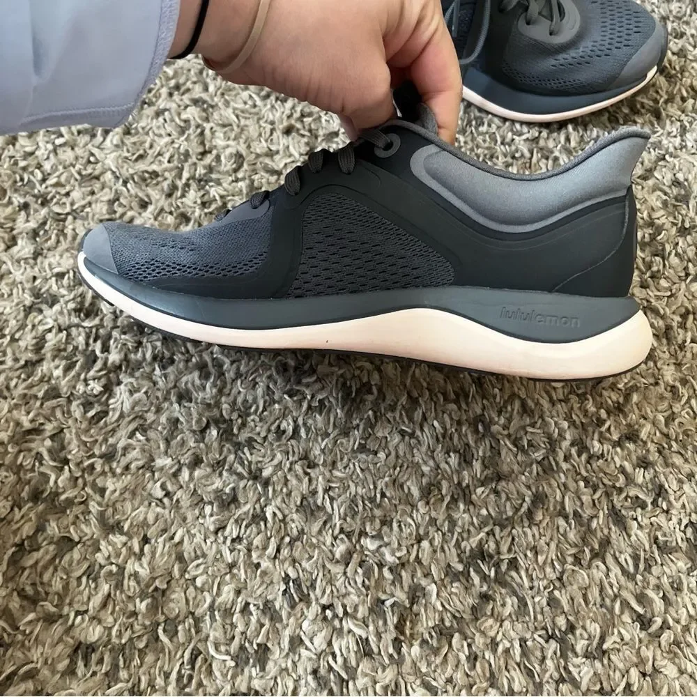 Lululemon grey chargefeel low size 8